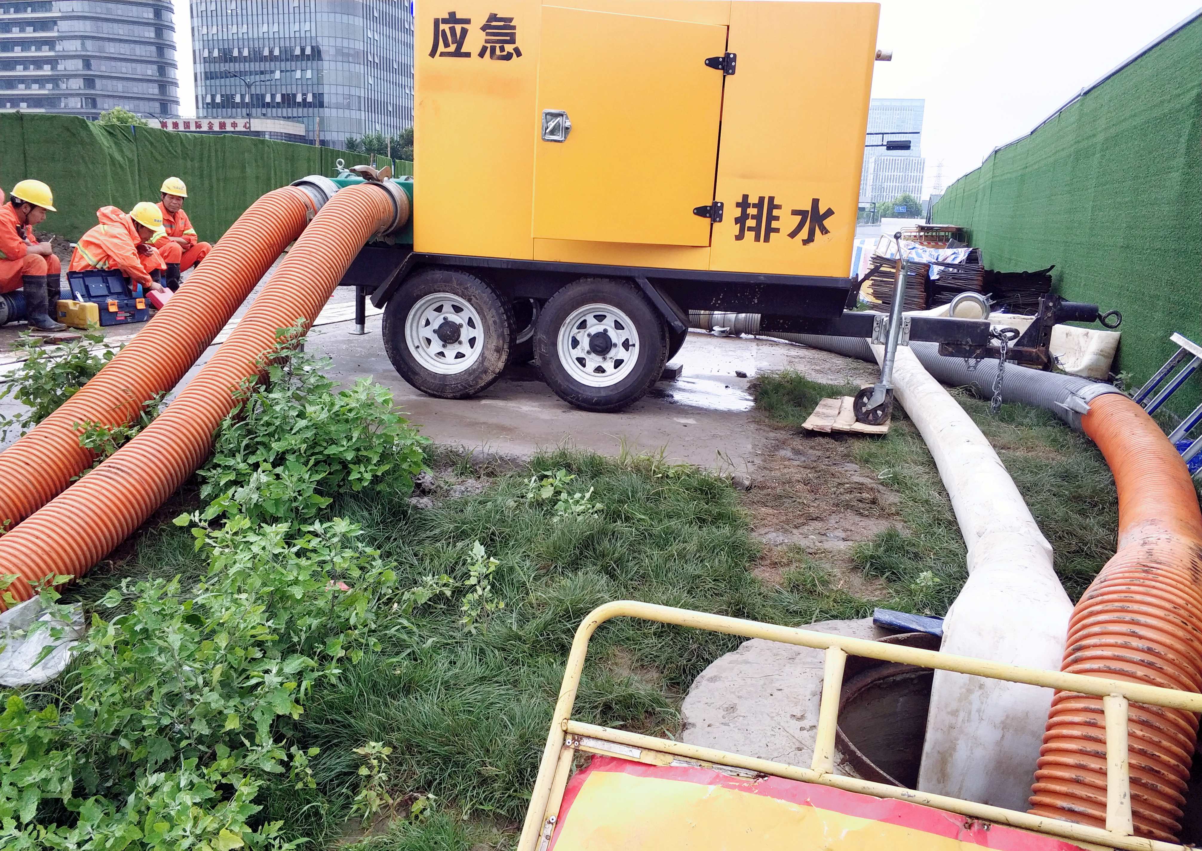 防汛拖车泵
